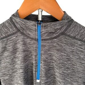 American Eagle Activewear, long sleeved pullover size XS Gray with Thumb‎ hole’s